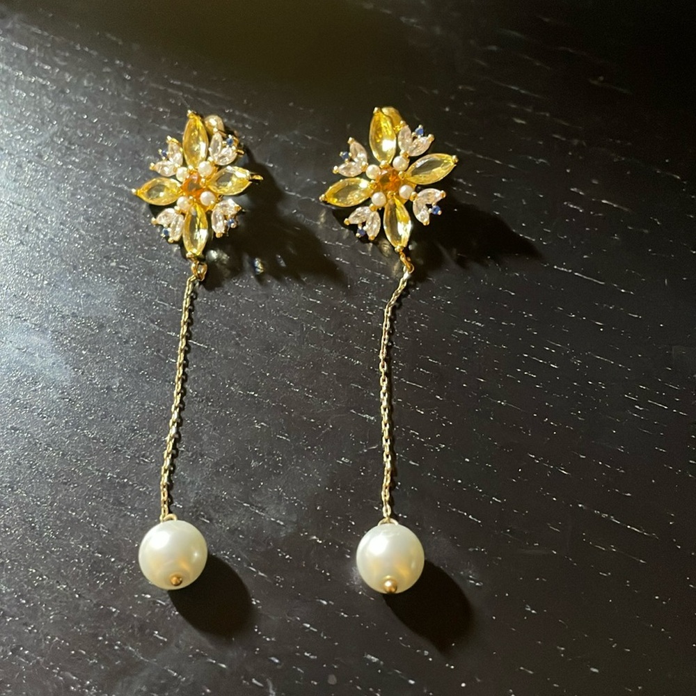 Pearl drop earrings